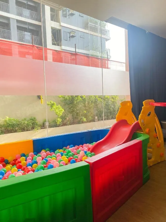 Deluxe Room W/ Pool & Billiards Makati City 0*,
