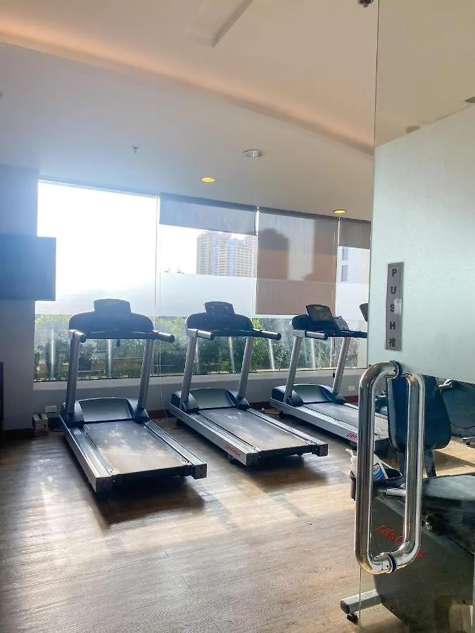 Aparthotel Deluxe Room W/ Pool & Billiards Makati City Philippines